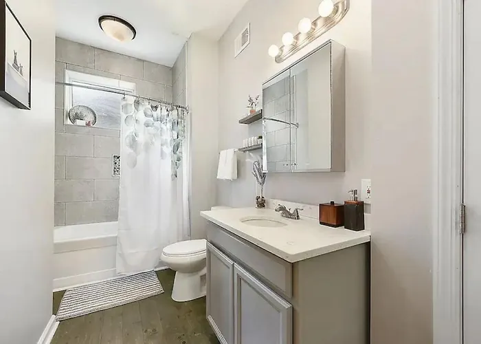 Holiday home Hostwise - Triplex, Great For Groups, 3 Separate Apts, Free Parking Pittsburgh