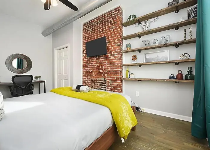 Hostwise - Triplex, Great For Groups, 3 Separate Apts, Free Parking *