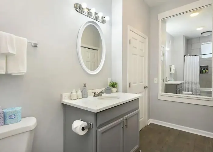 Holiday home Hostwise - Triplex, Great For Groups, 3 Separate Apts, Free Parking Pittsburgh