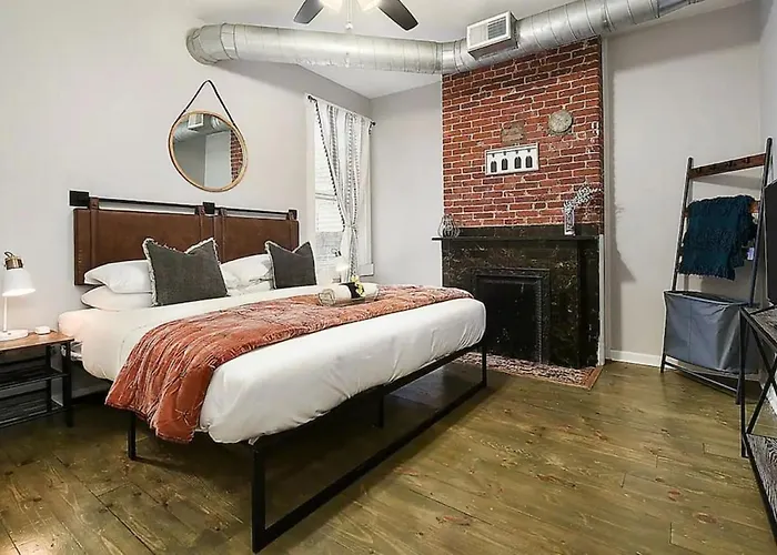 Hostwise - Triplex, Great For Groups, 3 Separate Apts, Free Parking Holiday home Pittsburgh