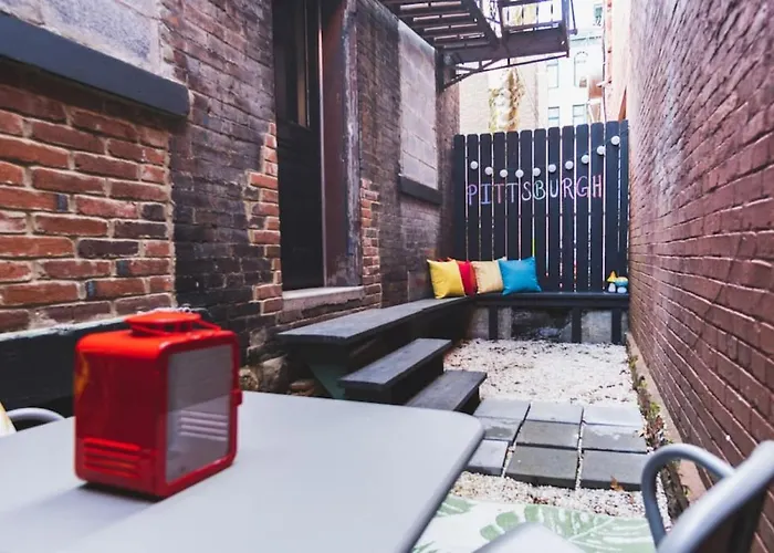 Hostwise - Triplex, Great For Groups, 3 Separate Apts, Free Parking *