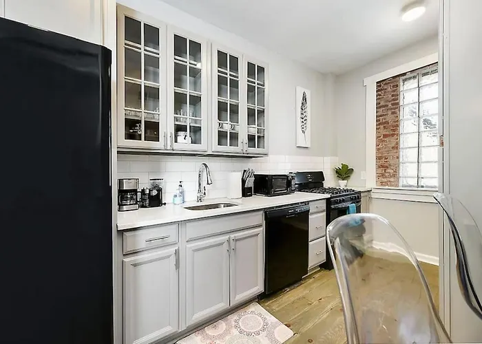 Hostwise - Triplex, Great For Groups, 3 Separate Apts, Free Parking Holiday home Pittsburgh