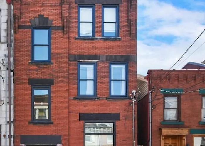 Hostwise - Triplex, Great For Groups, 3 Separate Apts, Free Parking *