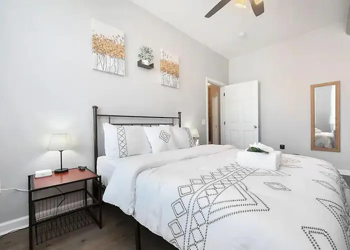 Holiday home Hostwise - Triplex, Great For Groups, 3 Separate Apts, Free Parking Pittsburgh