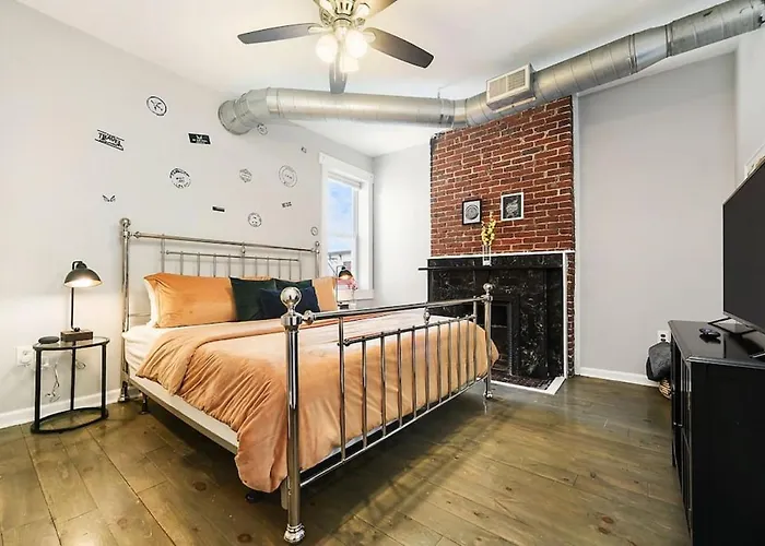 Hostwise - Triplex, Great For Groups, 3 Separate Apts, Free Parking