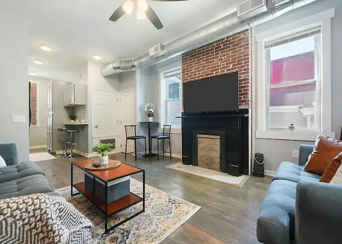 Hostwise - Triplex, Great For Groups, 3 Separate Apts, Free Parking *