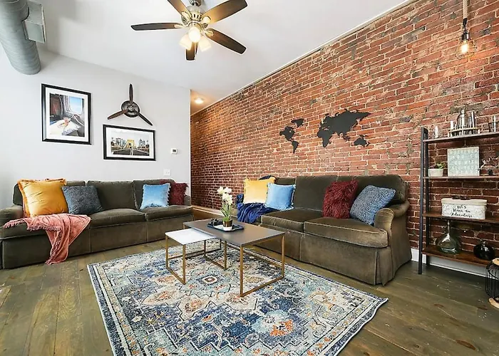 Hostwise - Triplex, Great For Groups, 3 Separate Apts, Free Parking *