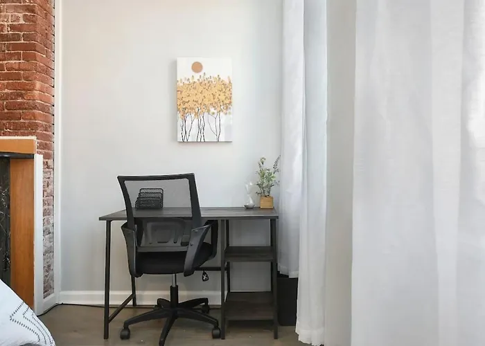 Hostwise - Triplex, Great For Groups, 3 Separate Apts, Free Parking *